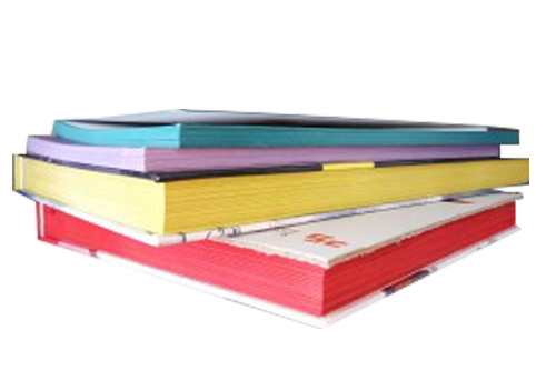 Un large choix de couleurs est disponible pour le jaspage de tranche de livre